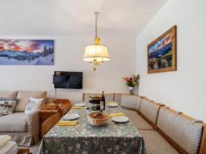 Khu vực ghế ngồi tại Apartment Promenade - Utoring-79 by Interhome +31 ảnh