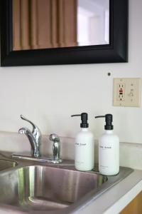 Fotografie z fotogalerie ubytování Wilderness West Resort Cabin 7 v destinaci Colville