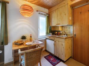 Köök või kööginurk majutusasutuses Apartment Promenade - Utoring-13 by Interhome