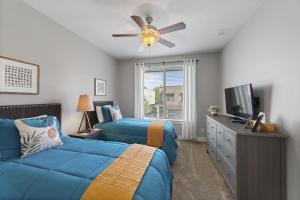 Et tv og/eller underholdning på Entrada 611 - 4BR Luxury Townhome, Pool, Hot Tub, Garage