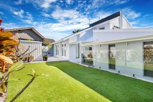 Κήπος έξω από το Golden Palms Pool House