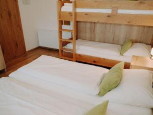 Posteľ alebo postele v izbe v ubytovaní Apartment Donnersbach by Interhome