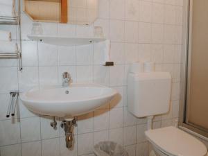 Kúpeľňa v ubytovaní Apartment Mölbegg by Interhome