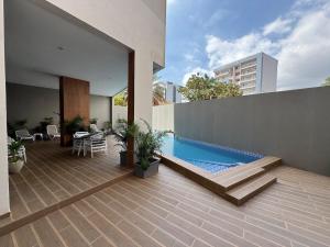 Bazén v ubytování Beautiful F4 apartment Sakina nebo v jeho okolí