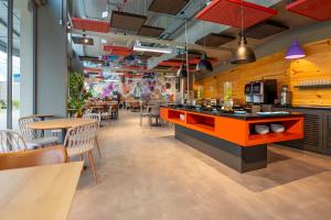 Ibis Budget Guarulhos Aeroporto餐厅或其他用餐的地方