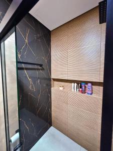 Ένα μπάνιο στο CASA MAGNÍFICA EM CAMPOS DO JORDÃO - Nova