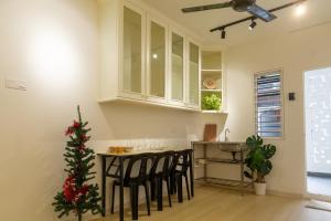 a kitchen with a table with chairs and a christmas tree at Hiker haven homestay PJ Gasing in Petaling Jaya +25 photos
