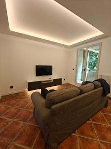 a living room with a couch and a flat screen tv at Premium Apartment in Antigone Luxury and comfort in Montpellier