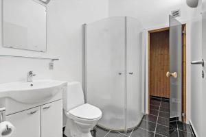 Ένα μπάνιο στο 745-Hvide-Sande-Slusen-45 +21 φωτογραφίες
