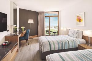 JA Beach Hotel, Dubai客房内的一张或多张床位
