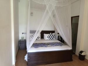 a bed with a canopy in a bedroom at The view in Ella