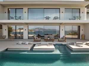 Πισίνα στο ή κοντά στο Bougainvillea Essence Villa