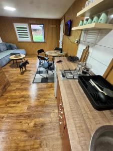 Una cocina o cocineta en Chata Hugo