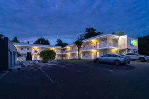 a hotel with a car parked in a parking lot at Sure Hotel by Best Western Mont-de-Marsan in Saint-Pierre-du-Mont +78 photos