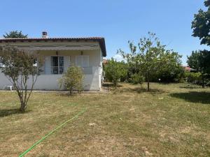 a yard with a house with a green hose at MELIA Holidays & Living in Epanomi +17 photos
