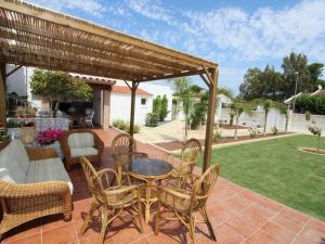 Vonkajšia záhrada v ubytovaní Casa con Piscina Privada Cerca del Mar, Mascotas Bienvenidas, WiFi Gratis, Playa para Perros - ES-184-39