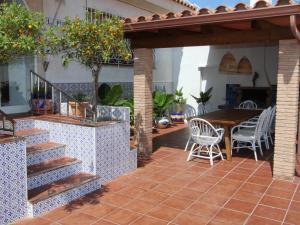 Balkón alebo terasa v ubytovaní Casa con Piscina Privada Cerca del Mar, Mascotas Bienvenidas, WiFi Gratis, Playa para Perros - ES-184-39