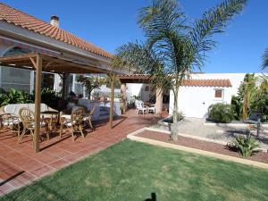 Vonkajšia záhrada v ubytovaní Casa con Piscina Privada Cerca del Mar, Mascotas Bienvenidas, WiFi Gratis, Playa para Perros - ES-184-39