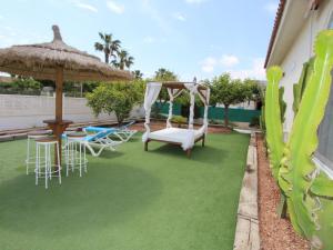 Vonkajšia záhrada v ubytovaní Casa con Piscina Privada Cerca del Mar, Mascotas Bienvenidas, WiFi Gratis, Playa para Perros - ES-184-39