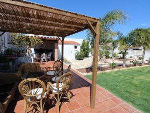 Vonkajšia záhrada v ubytovaní Casa con Piscina Privada Cerca del Mar, Mascotas Bienvenidas, WiFi Gratis, Playa para Perros - ES-184-39