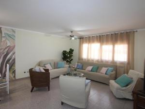 Posedenie v ubytovaní Casa con Piscina Privada Cerca del Mar, Mascotas Bienvenidas, WiFi Gratis, Playa para Perros - ES-184-39