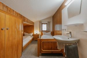A bed or beds in a room at Haus Wilma