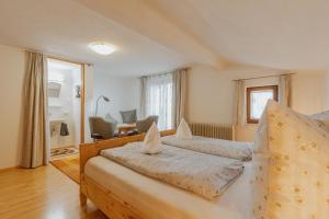 A bed or beds in a room at Haus Wilma