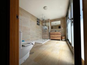 Um banheiro em Homeincalpe Borumbot