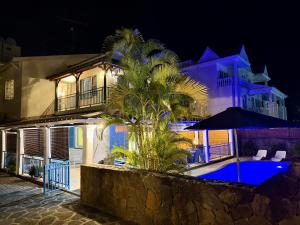 Πισίνα στο ή κοντά στο VILLA DES ILES 2 MONT CHOISY