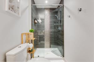 Bilik mandi di 2 Storey Penthouse Panoramic Views Parking Stampede