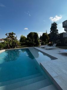 Πισίνα στο ή κοντά στο Villa Monaco