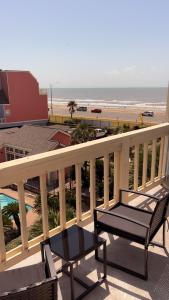 Μπαλκόνι ή βεράντα στο Sun-Kissed Stays