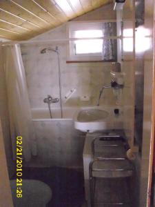 Bilik mandi di Apartment Nadeschda