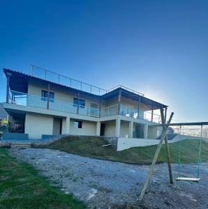 a house with a net in front of it at Chácara Cascavel em Gravatá in Gravatá