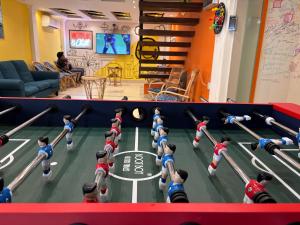 Herní místnost v ubytování OSTELO Mumbai Airport Hostel