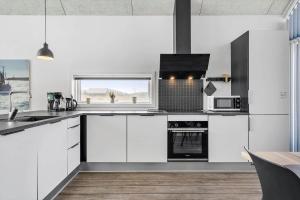 Kuchyň nebo kuchyňský kout v ubytování 905-Hvide-Sande-Langsand-80 + 34 fotografií