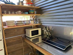 a kitchen counter with a microwave and a sink at Uxa Paraiso in Penela