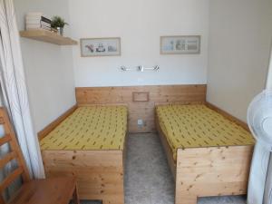Postel nebo postele na pokoji v ubytování Apartamento en Rosas Santa-Margarita, con vistas al mar, piscina, y acceso directo a la playa - ES-204-42 + 15 fotografií