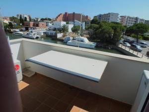 Balkón nebo terasa v ubytování Apartamento para 6 personas con piscina, a 700m de la playa - ES-204-14