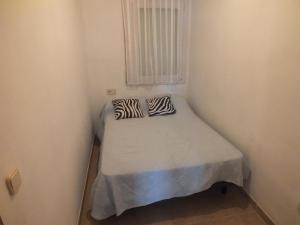 Postel nebo postele na pokoji v ubytování Apartamento para 6 personas con piscina, a 700m de la playa - ES-204-14