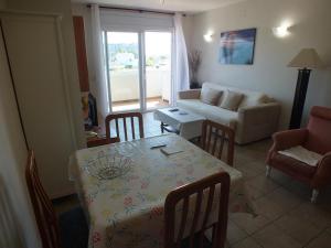 Posezení v ubytování Apartamento para 6 personas con piscina, a 700m de la playa - ES-204-14