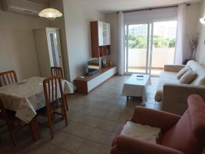 Posezení v ubytování Apartamento para 6 personas con piscina, a 700m de la playa - ES-204-14