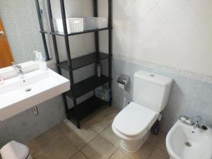 Koupelna v ubytování Apartamento para 6 personas con piscina, a 700m de la playa - ES-204-14