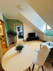 Χώρος καθιστικού στο Gemütliche Dachgeschosswohnung -Waldstraßenviertel Leipzig