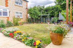 a garden with colorful flowers in a yard at Charming Private Guest House in Enfield