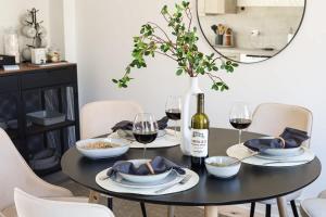 Nápoje v ubytování Fully Equipped Cosy Flat Close to Malmö&Copenhagen