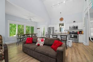 a living room with a couch and a kitchen at The Jack Pine - 50 Hollow in Cherry Valley
