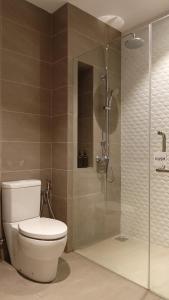 Ένα μπάνιο στο Quill Residence - Blissful Urban Condo by Azmila