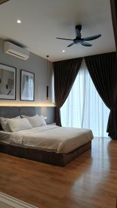Ένα ή περισσότερα κρεβάτια σε δωμάτιο στο Quill Residence - Blissful Urban Condo by Azmila