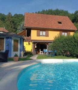 Πισίνα στο ή κοντά στο GÎTE AVEC PISCINE CHEZ Véro